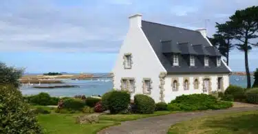 Caractéristiques uniques des maisons bretonnes traditionnelles