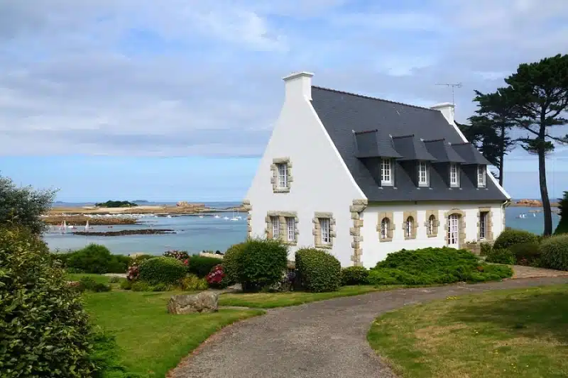 Caractéristiques uniques des maisons bretonnes traditionnelles