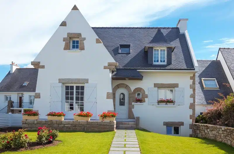 Intégrer la modernité dans une maison bretonne sans perdre son charme