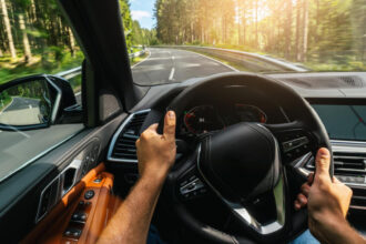 Assurance auto et formalités de vente : tout savoir pour une transaction réussie